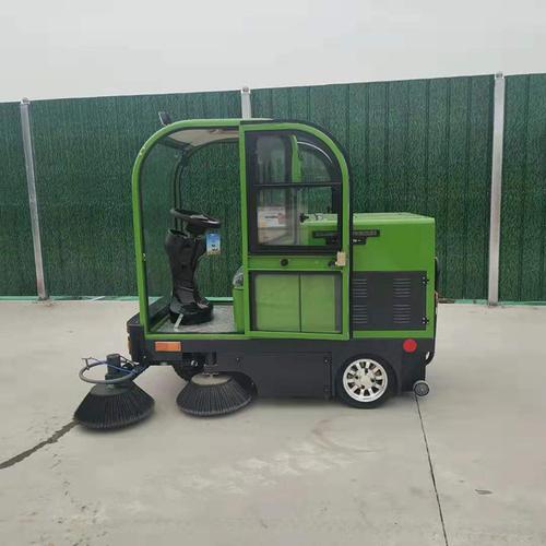 电动扫路车适用于公园,环卫,保洁公司,物业管理公司,广场,高校,公路